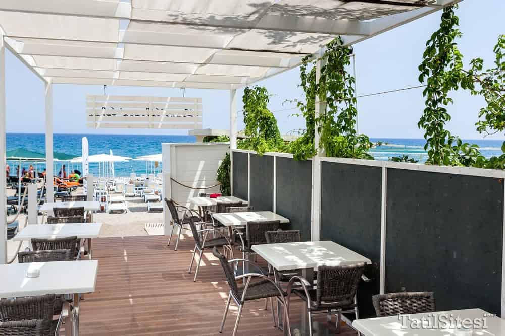 Karmir Hotel Resort & Spa